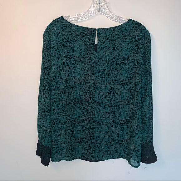 Ann Taylor Blouse Large Green Leopard Print sheer sleeves Lace M - Picture 2 of 8